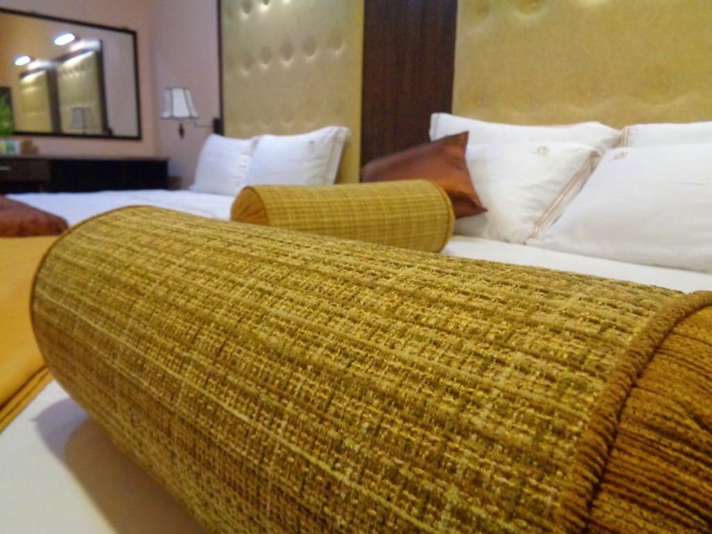 The Queensburry City Hotel Nuwara Eliya Eksteriør bilde